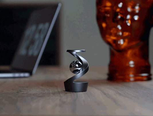 Gravity-Defying Kinetisch Bureau Ornament
